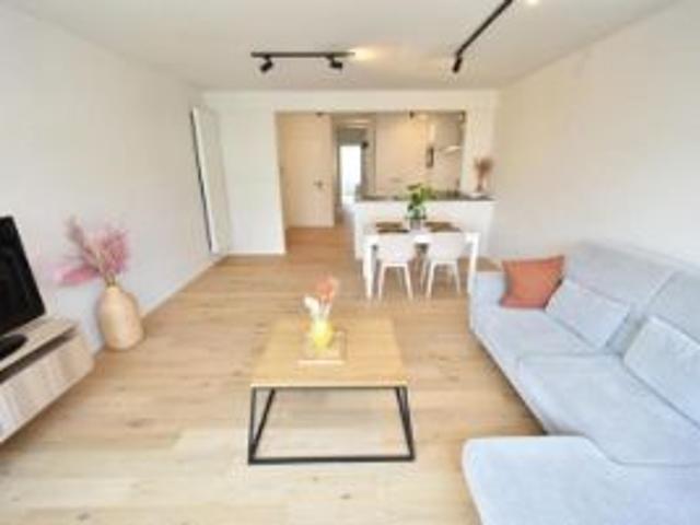 COMPLEET GERENOVEERD APPARTEMENT VLAKBIJ DE ZEEDIJK