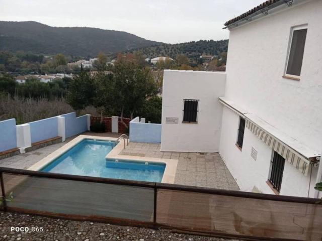 Complejo de turismo rural con vivienda principal y vistas espectaculares a la Sierra de Grazalema