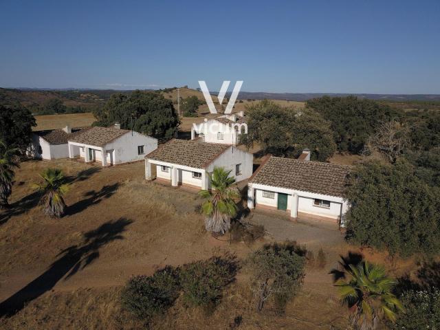 Complejo de Casas Rurales con 50 Hectáreas en el Andévalo de. 1500m² Calañas