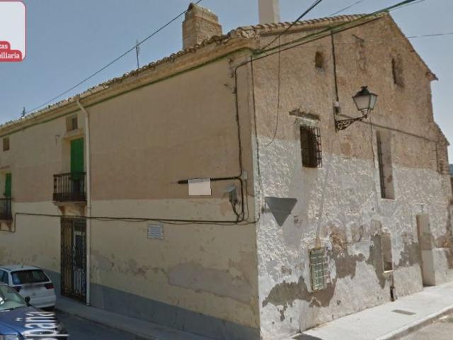 Complejo en centro de Campo de Mirra para rehabilitar