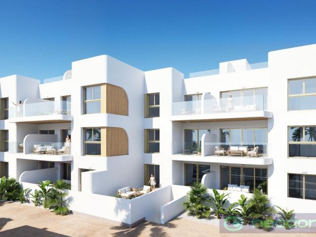 Complejo residencial de nueva construcción en Los Alcázares, en primera línea del campo de golf Serena