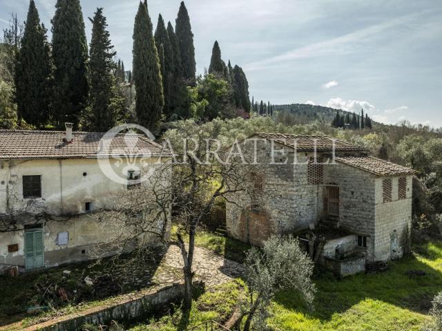 Complesso immobiliare di circa 830mq con terreno di 4 ettari. 830m² San Casciano in Val di Pesa