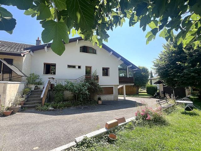 Compromis appartement maison familiale de 143m² au sol, proche du lac