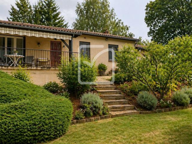 CONTEMPORAINE DE PLAIN PIED SUR BEAU TERRAIN PAYSAGE DE 3440 m2 A 3 KILOMETRES DU CENTRE VILLE DE GOURDON
