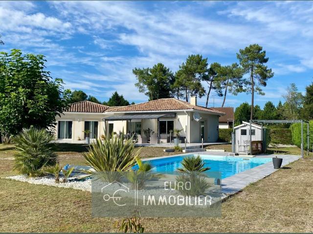 Contemporaine Piscine Plain Pied 3 chambres 2000m2 terra. 112m² Sore