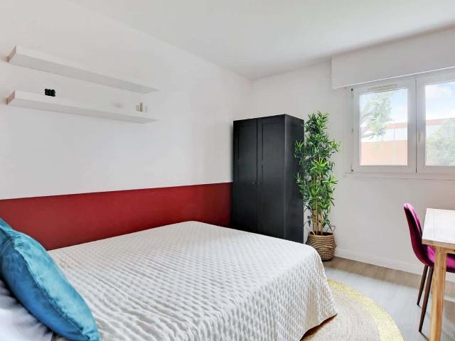 Contemporary 13 m² room in Kremlin Bicêtre KRB32
