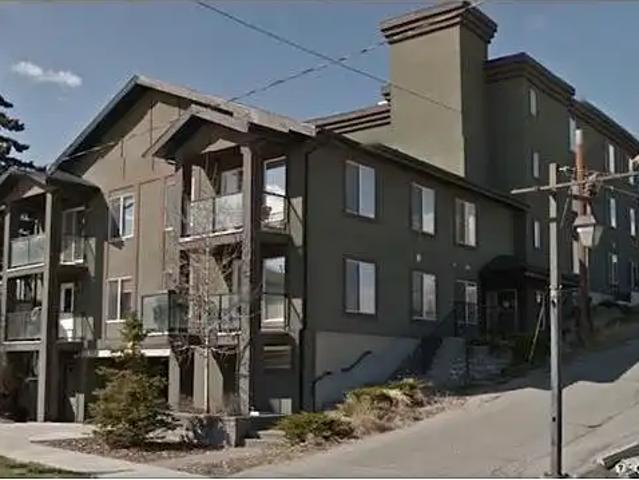 Contemporary 2 Bed / 2 Bath in Parkhill