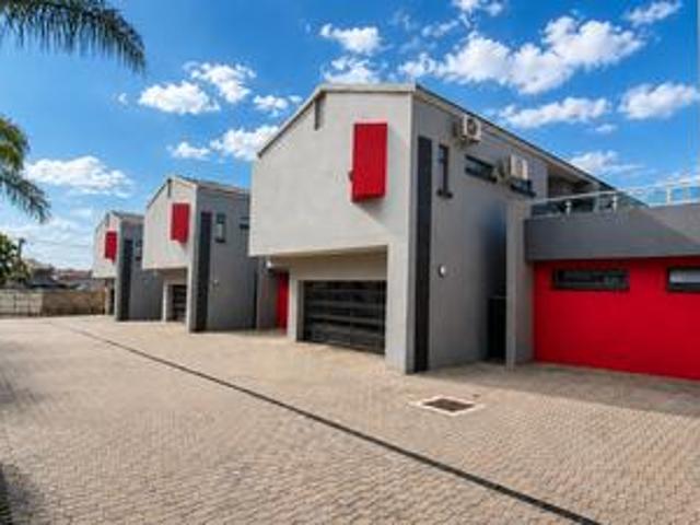 contemporary 4 bedroom cluster livin.