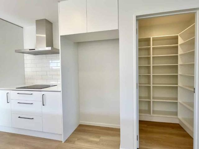 Contemporary 4 bedroom home in Milns Green