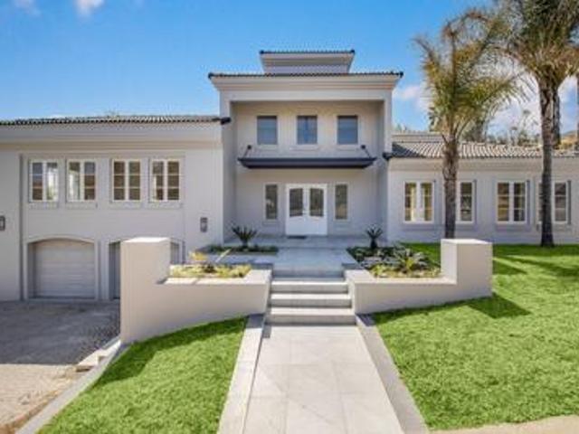 contemporary 5 bedroom family home w.