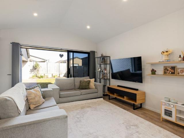 Contemporary Comfort And Convenience In Baverstock