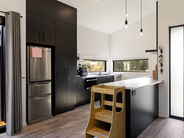 Contemporary Comfort and Convenience in Baverstock