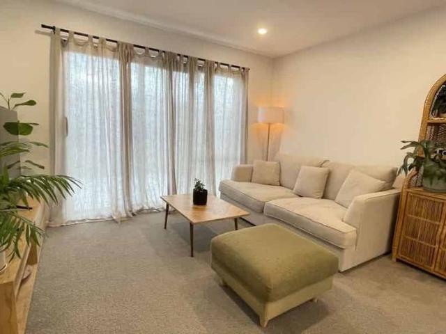 Contemporary Comfort Beside Riccarton Racecourse