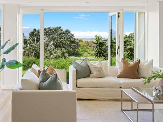 Contemporary Beachfront Elegance