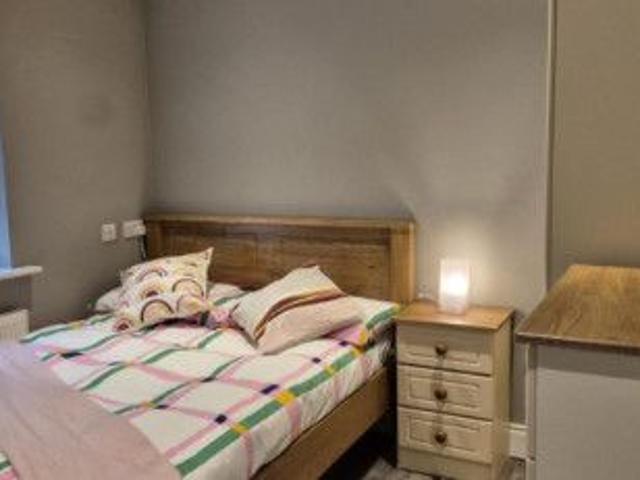 Contemporary Double Room in in Modern Dublin Apartment Share