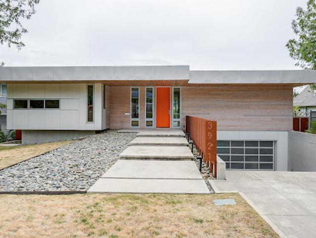 Contemporary house with terrace