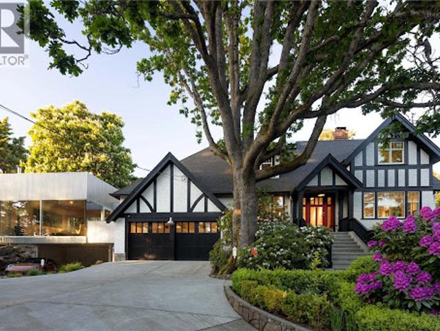 Contemporary house with garden and terrace