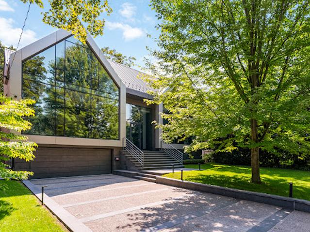 Contemporary house with pool