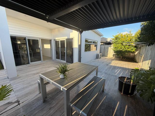 Contemporary Home Papamoa Beach
