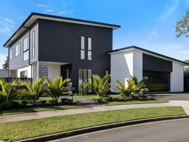 CONTEMPORARY IN PRIME LOCATION First National Real Estate