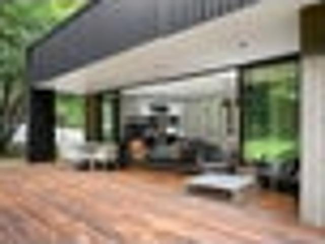 Contemporary Living Immersed in Nature