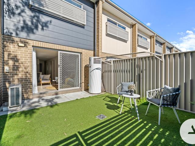 Contemporary Living in Greenway's Best Pocket