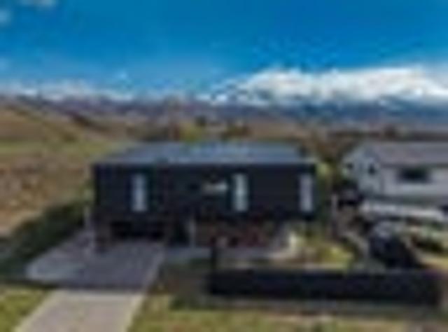 Contemporary Living in Pisa Moorings