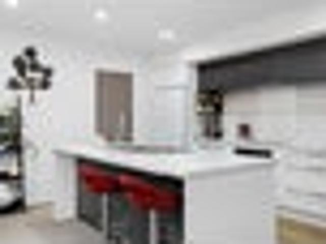 Contemporary Living with Space to Simply Enjoy