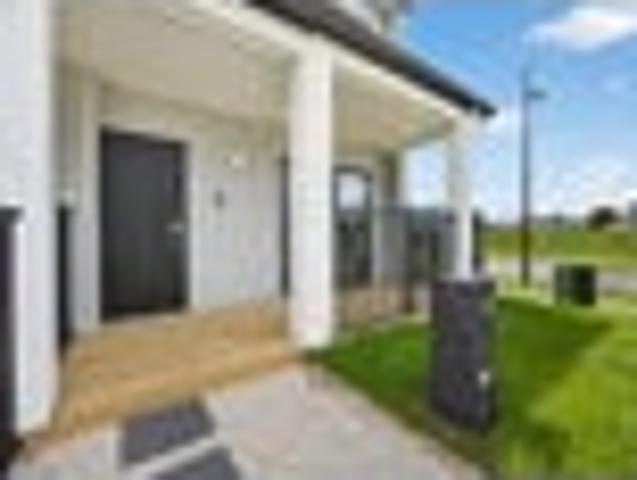 Contemporary Luxury Living in Sought After Auranga