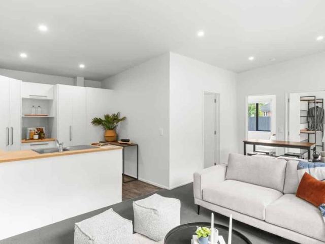 Contemporary Student Living Close to UC