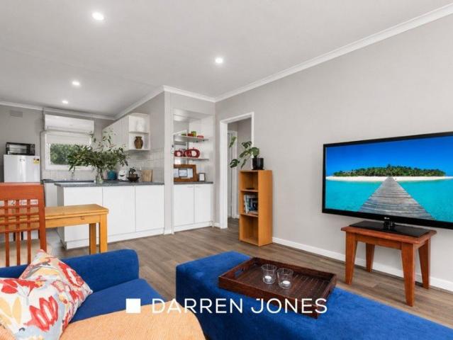 Contemporary Style, Renovated Comfort and an Unbeatable Thornbury Lifestyl