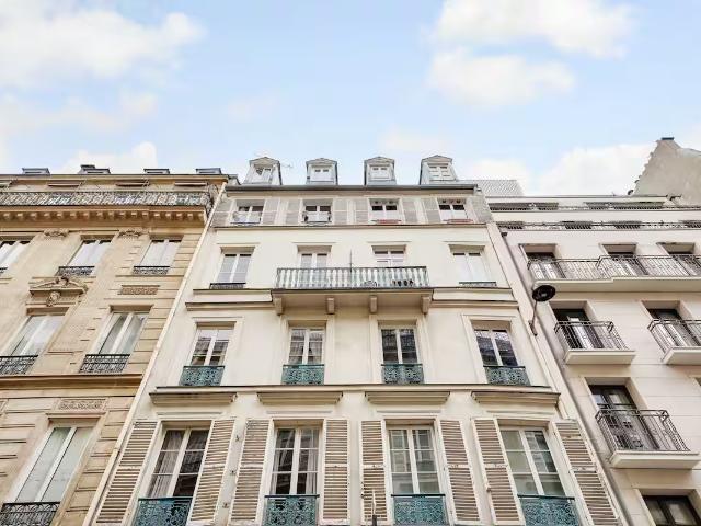 Contemporary, perfectly furnished apartment Champs Élysées