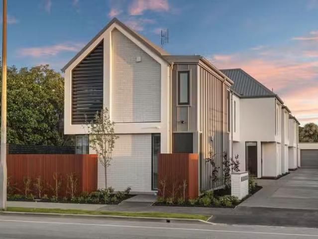Contemporary Townhouse Living In A Prime Location – First Nati.