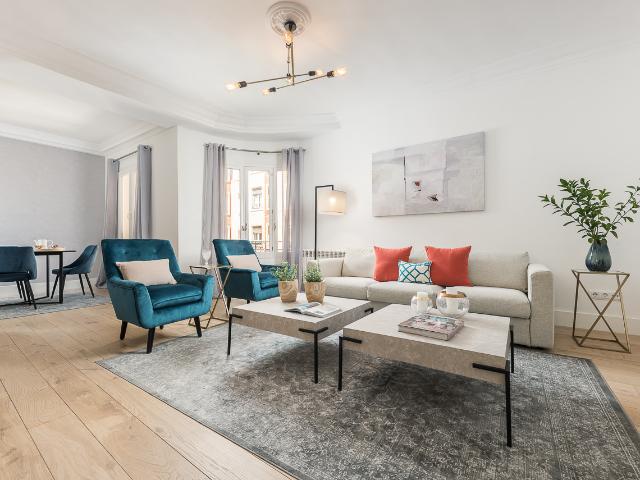 Contemporary Three bedroom Apartment in Exclusive Salamanca
