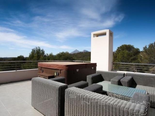 CONTEMPORARY VILLA WITH SPACIOUS TERRACES AND PANORAMIC VIEWS, ALTEA