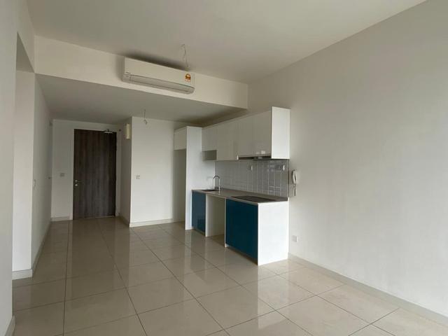 Continew 702 sqft 2 Bed 1 Bath 1 Parking MRT Shops