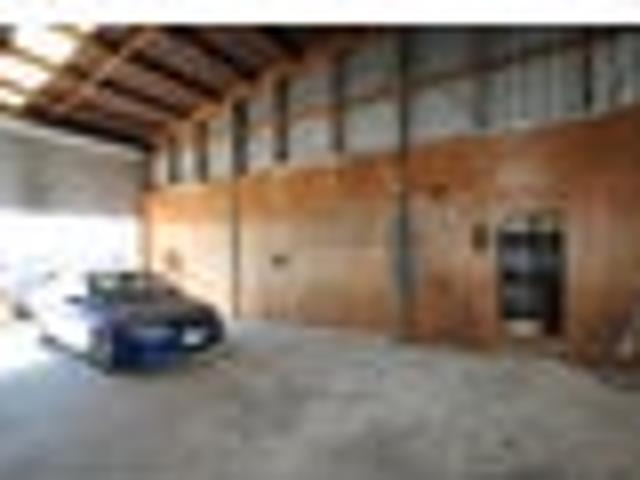 Large Workshop and Yard