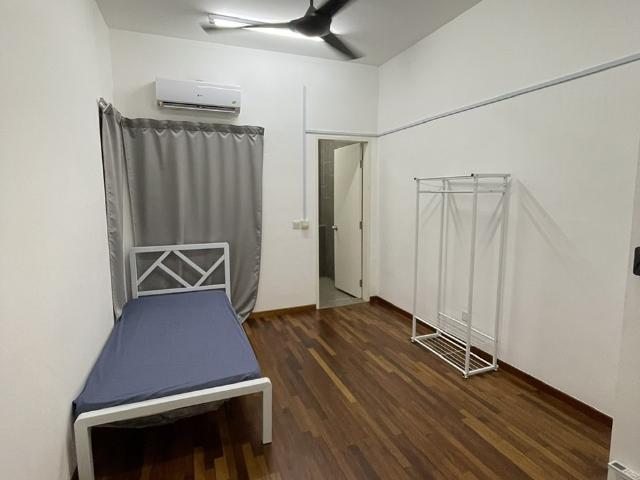 Convenient & Cozy Room For Rent ️✨Just a walk to Starling Mall Single Room Rent in Damansara Utama, Petali