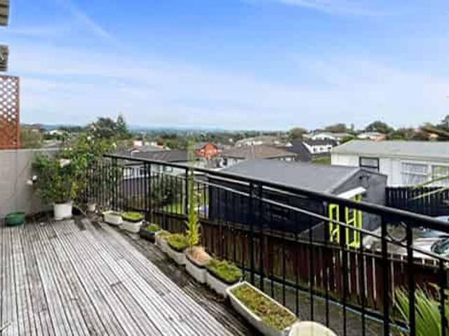 Convenient Living in the Heart of the Bay!