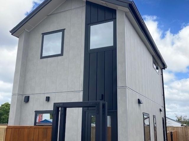 Convenient low maintenance Avondale!
