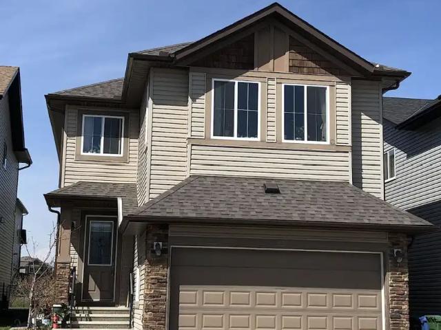 Convenient Lovable House by Fish Creek Park for a Good Family