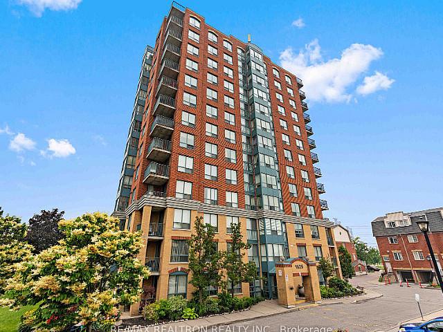 Convenient Pickering Condo | 2 Bed/1 Bath