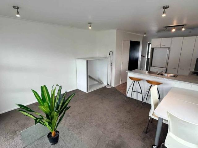 CONVENIENT TOWNHOUSE