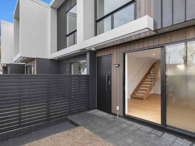 Convenient Townhouse living in Misson Bay