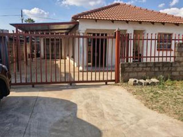 conveniently located 3 bedroom famil.