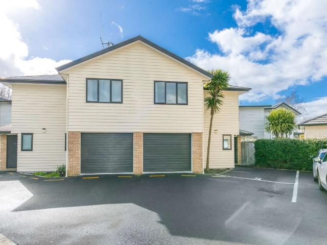 Conveniently Located Two bedroom Townhouse