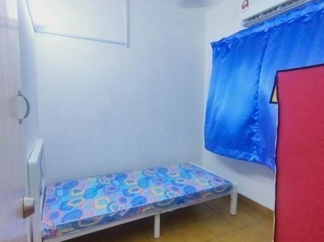 Convenience %Zero Deposit. Free Shuttle Bus. Middle Room at PJS 9, Bandar Sunway