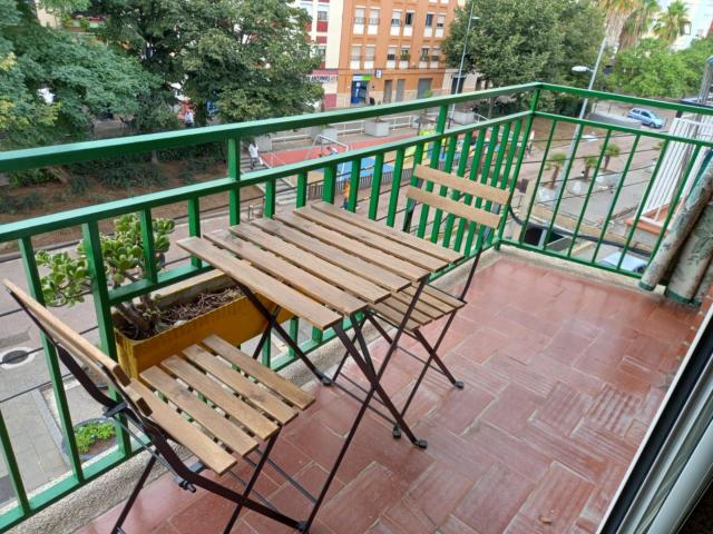 CONXITA Single room in a three bedroom apartment close to UAB