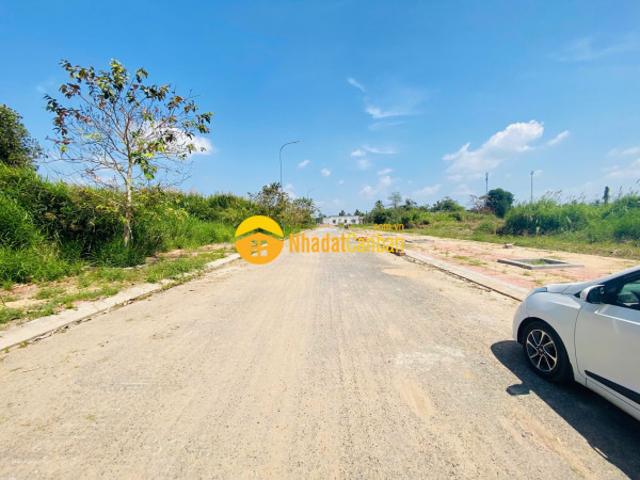 Còn 1 nền duy nhất 80m2 b7 kdc tân phú đối diện công viên