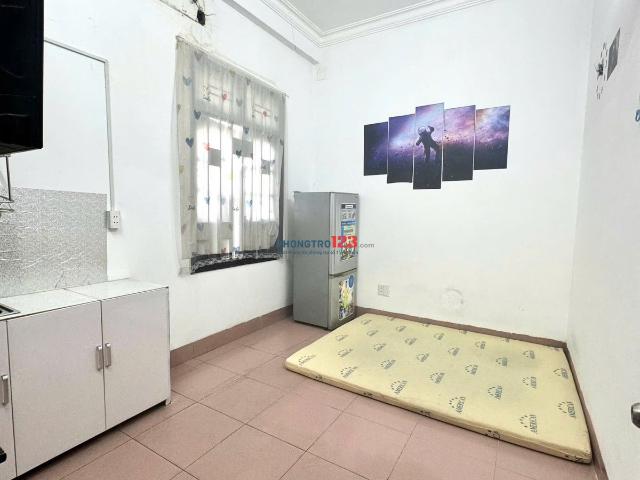 Còn 1p đi bộ qua huflit hóc môn chỉ 3 phút